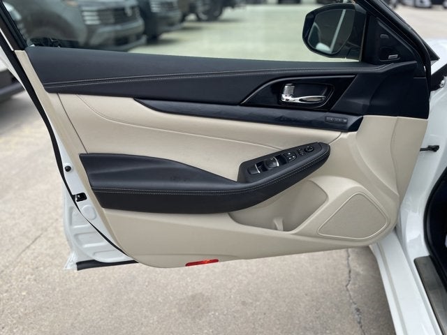 2023 Nissan Maxima Platinum