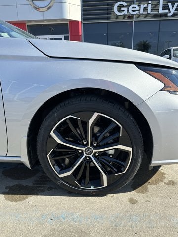 2025 Nissan Altima SR