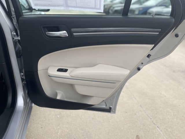 2021 Chrysler 300 Touring