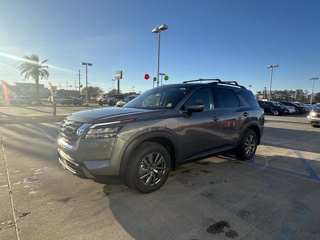 2025 Nissan Pathfinder SV