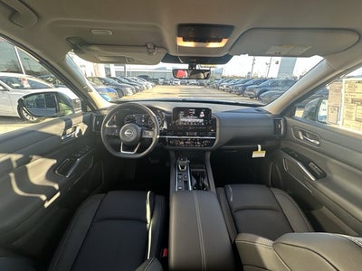 2025 Nissan Pathfinder SL