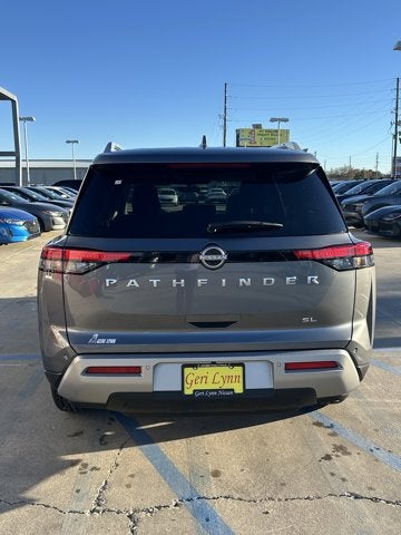 2025 Nissan Pathfinder SL