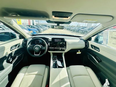 2025 Nissan Pathfinder SL