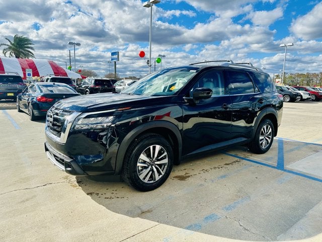 2025 Nissan Pathfinder SL