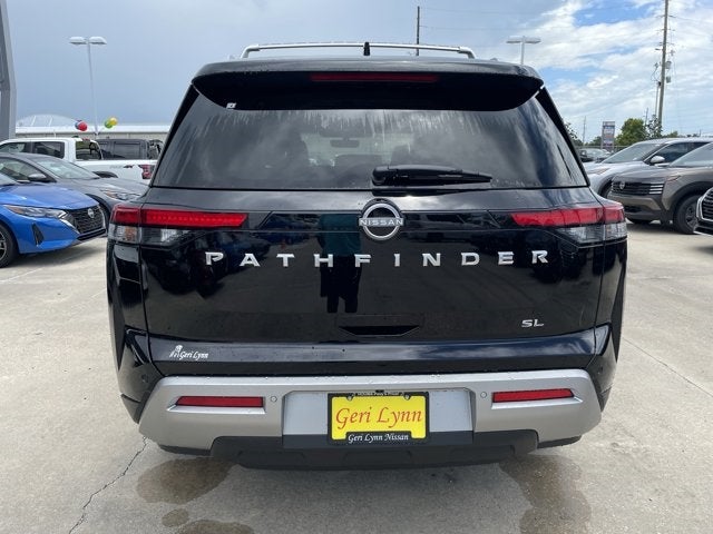 2025 Nissan Pathfinder SL