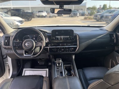 2024 Nissan Pathfinder SL