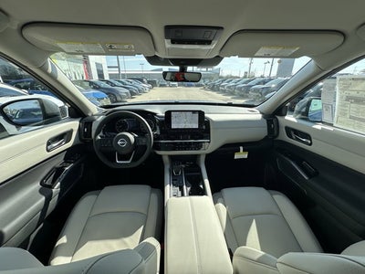 2025 Nissan Pathfinder SL