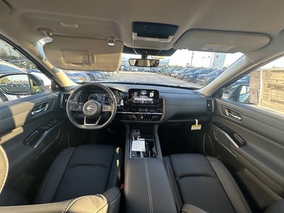 2025 Nissan Pathfinder SL