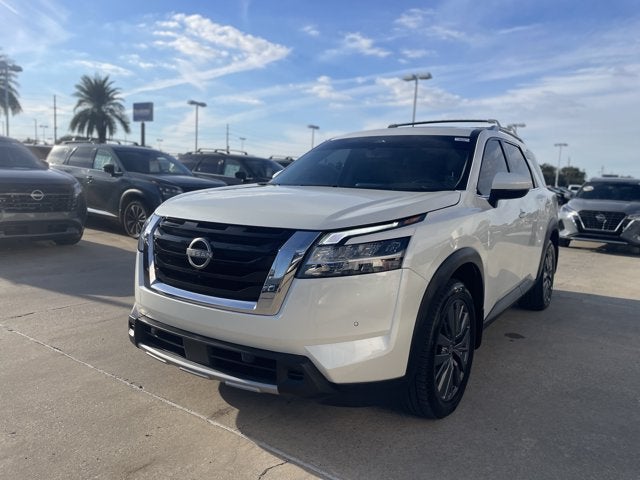 2024 Nissan Pathfinder SL