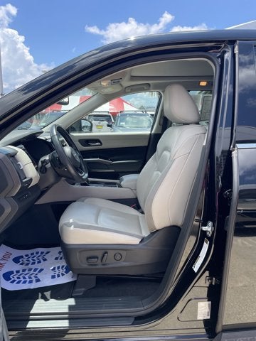 2022 Nissan Pathfinder SL