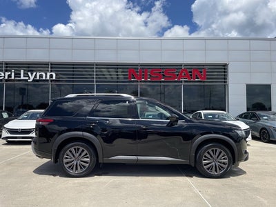 2022 Nissan Pathfinder SL