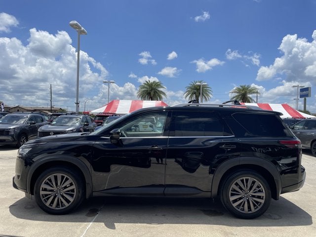 2022 Nissan Pathfinder SL