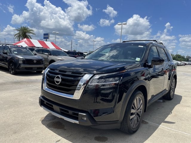 2022 Nissan Pathfinder SL