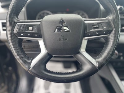 2022 Mitsubishi Outlander Base