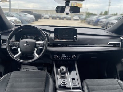 2022 Mitsubishi Outlander Base