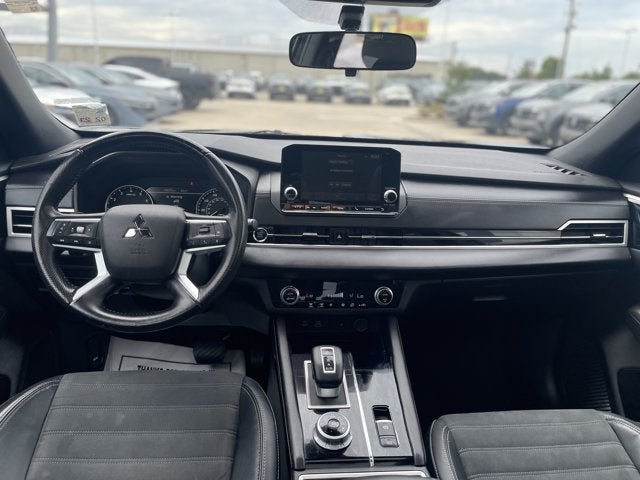 2022 Mitsubishi Outlander Base