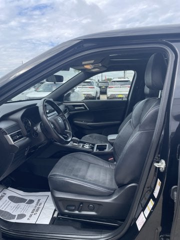 2022 Mitsubishi Outlander Base