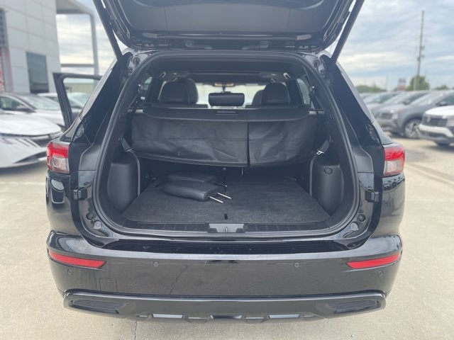 2022 Mitsubishi Outlander Base