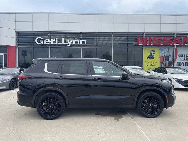 2022 Mitsubishi Outlander Base