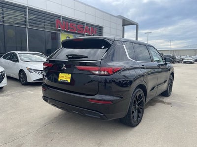 2022 Mitsubishi Outlander Base