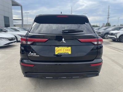 2022 Mitsubishi Outlander Base
