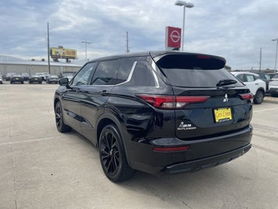 2022 Mitsubishi Outlander Base