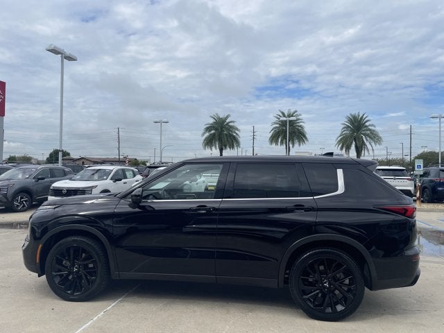 2022 Mitsubishi Outlander Base