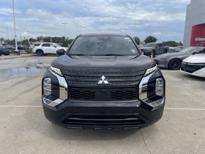 2022 Mitsubishi Outlander Base