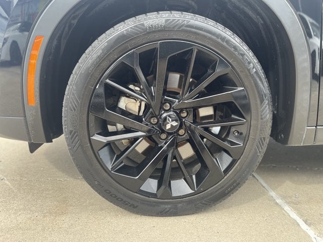 2022 Mitsubishi Outlander Base