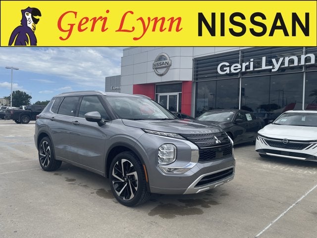 2022 Mitsubishi Outlander SEL Special Edition 2WD's photo